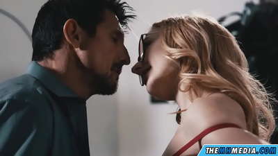 Romantic poj niam nrog ib tug slutty blonde